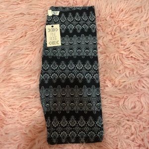 Black patterned leggings